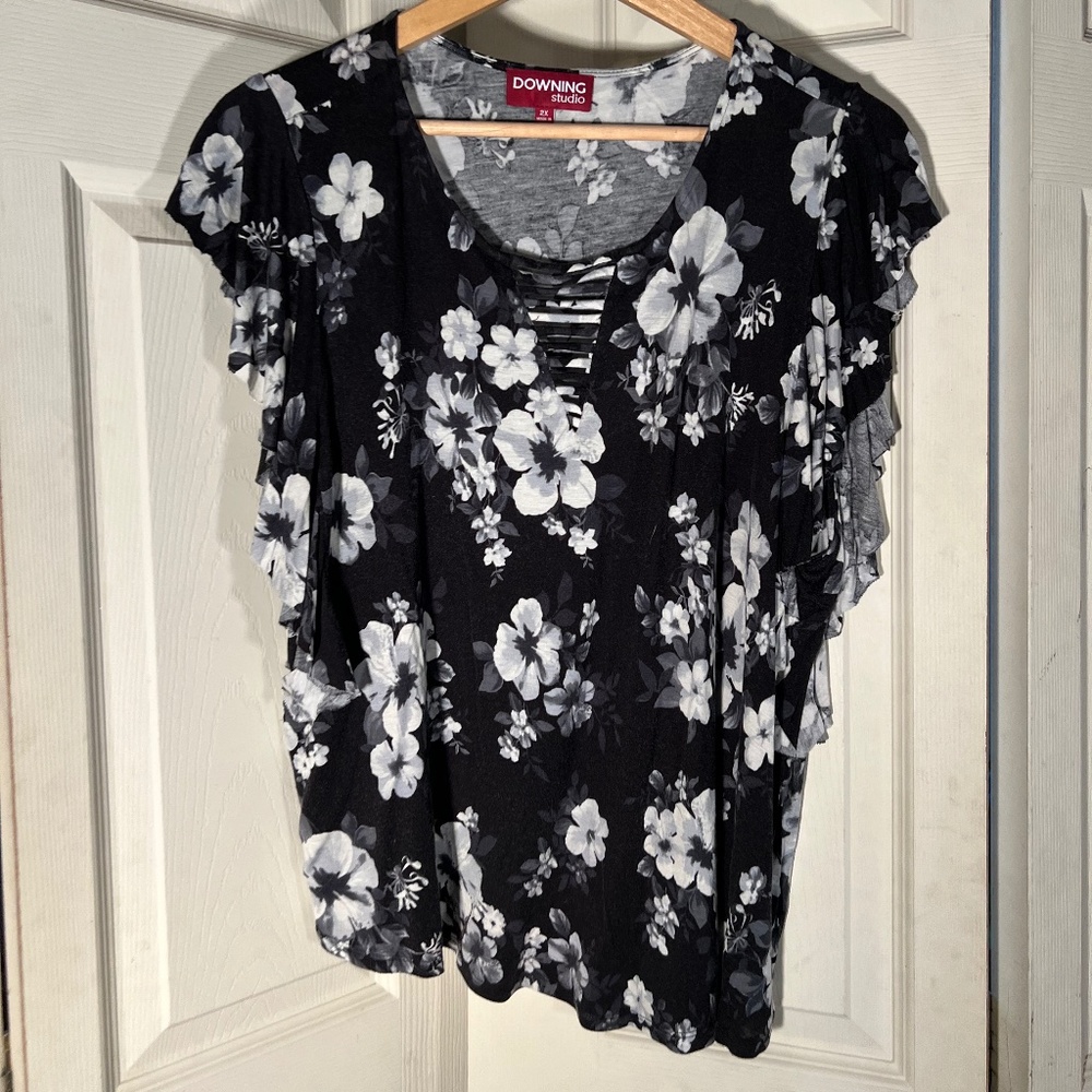 Downing Black and White Floral T Shirt Size 2X